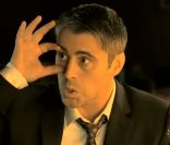 Matt Leblanc dans la bande-annonce d' Episodes , sitcom actuellement diffusée sur le bouquet Orange Ciné Séries.