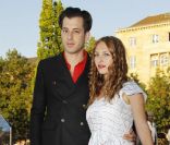 Mark Ronson et Josephine de la Baume à Berlin, le 9 juillet 2010