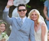 Kate Moss et Jamie Hince le jour de leur mariage à Southrop le 1er juillet 2011 