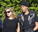 Ellen Pompeo et son mari Chris Ivery se promènent dans les rues de Los Angeles le 27 décembre 2011