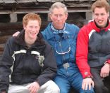 Le prince Harry, le prince Charles et le prince William en 2005 à Klosters.<br />