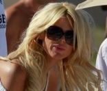 La sublime Victoria Silvstedt profite de ses vacances à Miami, le 30 décembre 2011 