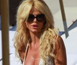 Victoria Silvstedt en bikini blanc profite de ses vacances à Miami, le 30 décembre 2011 