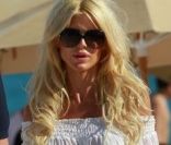Victoria Silvstedt profite de ses vacances à Miami et de la plage, le 30 décembre 2011 