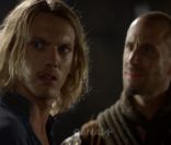 Jamie Campbell Bower et Joseph Fiennes héros de la série Camelot