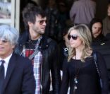 Ashley Tisdale et le leader de <em>Boys Like Girls</em> Martin Johnson à Los Angeles, le 2 janvier 2011.