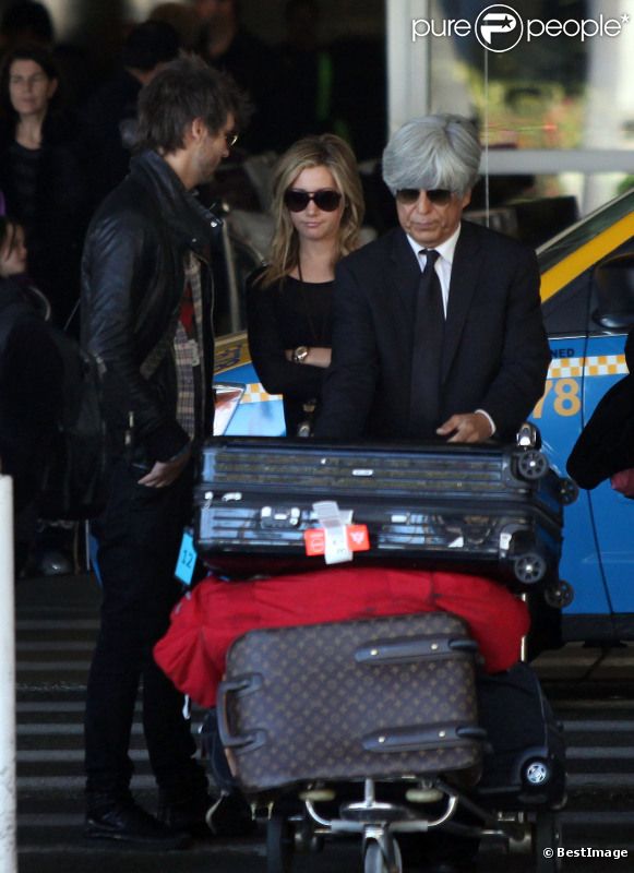 Ashley Tisdale et Martin Johnson, repérés à leur retour de New York. Los Angeles, le 2 janvier 2011.