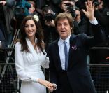 Le prochain album de Paul McCartney, à paraître le 6 février 2012 et qui contiendra la chanson  My Valentine , s'intitulera  Kisses on the Bottom .