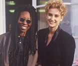 Whoopi Goldberg et Demi Moore, en septembre 1990