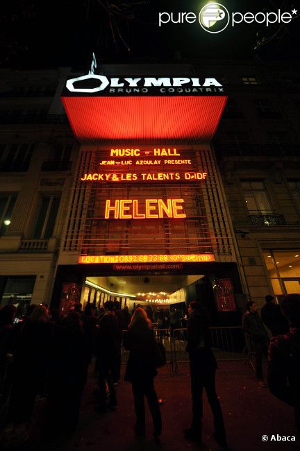 Le nom de Hélène Rollès s'inscrit en lettres rouges à l'entrée de l'Olympia, le vendredi 6 janvier 2012.