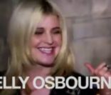 Kelly Osbourne piège Khloe Kardashian dans l\'émission <em>Punk\'d</em>.