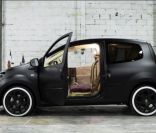 Voici la nouvelle Twingo présidentielle 55 FBG imaginée par Jean-Charles de Castelbajac. 