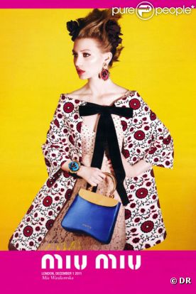 Mia Wasikowska devient l'égérie Miu Miu pour le printemps 2012. 