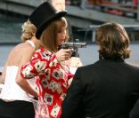 Louise Bourgoin en plein sketch de miss météo pour le Grand Journal en 2008<br />