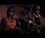 Bartand Cantat et Amadou & Mariam dans leur clip <em>Oh Amadou</em> publié janvier 2012.