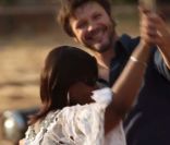Bartand Cantat et Mariam dans le clip <em>Oh Amadou</em> publié janvier 2012.