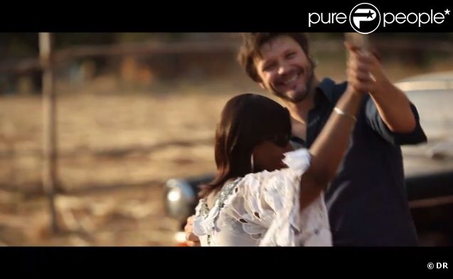 Bartand Cantat et Mariam dans le clip  Oh Amadou  publié janvier 2012.