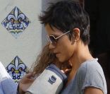 Halle Berry récupère sa petite Nahla à la sortie de l\'école, le vendredi 13 janvier 2012.