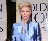 Tilda Swinton en Haider Ackermann aux Golden Globes 2012 à Los Angeles, le 15 janvier 2012.