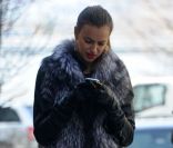 Irina Shayk, stylée et protégée contre le froid à New York, le 16 janvier 2012. 