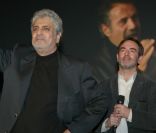 Enrico Macias fait son show devant Bruno Solo à la première de La Vérité si je mens 3 au Kinepolis de Lomme dans le nord de la France le 16 janvier 2012  