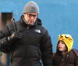 Matthew Broderick escorte son fils James Wilkie à l'école. New York, le 19 février 2012.