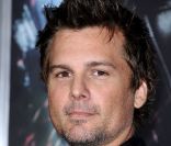 Len Wiseman s'est rendu dans un élégant costume noir à la première du film Underworld : Awakening à Los Angeles, le 19 janvier 2012.