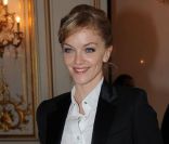 La journaliste/présentatrice télé Maya Lauqué était très chic dans un look simple et efficace pour assister au défilé haute couture Christophe Josse à Paris, le 23 janvier 2012.