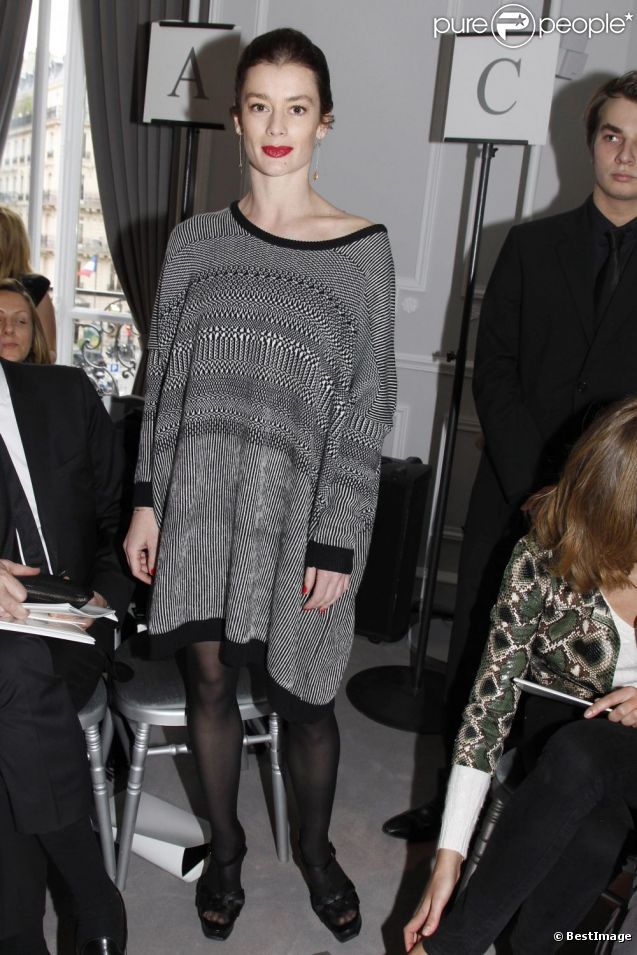 La danseuse étoile Aurélie Dupont était présente au défilé Christian Dior haute couture à Paris, le 23 janvier 2012.