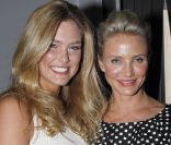 Cameron Diaz et Bar Refaeli, deux blondes radieuses et véritables stars du défilé haute couture Christian Dior à Paris, le 23 janvier 2012.