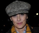 Inès de la Fressange très boyish à son arrivée au défilé Giambattista Valli le 23 janvier 2012 à Paris
