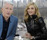 Madonna : sa longue interview en toute intimité avec le journaliste télé Anderson Cooper sera diffusée le 2 février 2012, trois jours avant sa performance à la mi-temps du Super Bowl XLVI le 5 février.
