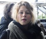 Selah Sue arrive à l'aéroport de Nice, le 29 janvier 2012