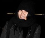 Anggun arrive à l'aéroport de Nice, le 29 janvier 2012