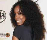 Kelly Rowland, sexy et en formes, parfaitement moulée dans une robe Hervé Léger pour les 150 ans de Bacardi, le 28 janvier 2012.