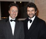  Stéphane Bern et Cyril Vergniol lors de la soirée de gala au château de Versailles, au profit de l'association AVEC (Association pour la vie espoir contre le cancer), le 30 janvier 2012 