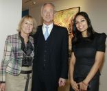 Rosario Dawson aux côtés du président de Montblanc Lutz Bethge et de sa femme Gaby à Hambourg, le 31 janvier 2012.