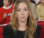 Sylvie Testud sur le plateau de Vivement dimanche - tourné le 1er février, diffusé le 5 sur France 2.