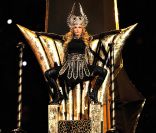 Madonna, impératrice antique et déesse moderne de la pop, a offert un show spectaculaire à la mi-temps du Super Bowl XLVI, le 5 février 2012 au Lucas Oil Stadium d'Indianapolis.