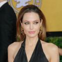 Angelina Jolie : Les larmes aux yeux, elle évoque sa mère disparue