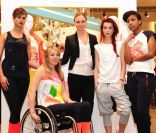 Stella McCartney et ses mannequins présentent la collection sportswear Adidas by Stella McCartney au Selfridges à Londres, le 8 février 2012.
