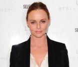 Stella McCartney prend ses quartiers au centre commercial Selfridges à Londres, le 8 février 2012.