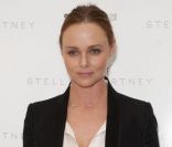 Stella McCartney, véritable icône de style, prend ses quartiers dans le centre commercial Selfridges à Londres, le 8 février 2012.