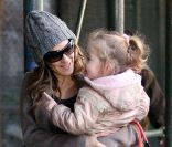 Sarah Jessica Parker avec l\'une de ses jumelles, le 3 février, à New York.