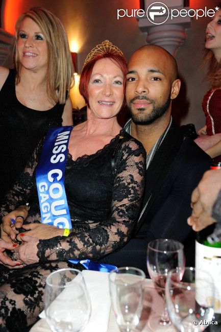 Sabrina, Miss Cougar 2011 et Lionel (Mister France 2011) lors de l'élection Miss Cougar à Paris, le 12 février 2012