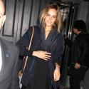 Isabel Lucas : L'espoir du cinéma hollywoodien, stylée pour assister à un défilé