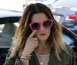 Drew Barrymore, photographe amateur depuis plus de dix ans, se lance et réalise sa première Une de magazine pour Vs.<br />