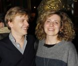 Alex Lutz et sa femme Mathilde Vial lors des représentations exceptionnelles de février du spectacle  Formule enrichie avec encore plus de Lutz à l'intérieur  aux Folies Bergère à Paris