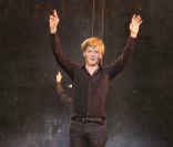 Alex Lutz lors des représentations exceptionnelles de février du spectacle  Formule enrichie avec encore plus de Lutz à l'intérieur  aux Folies Bergère à Paris
