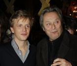 Alex Lutz et Patrick Bouchitey lors des représentations exceptionnelles de février du spectacle  Formule enrichie avec encore plus de Lutz à l'intérieur  aux Folies Bergère à Paris